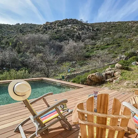 4 Bedroom Gorgeous In Hébergement de vacances Feliceto