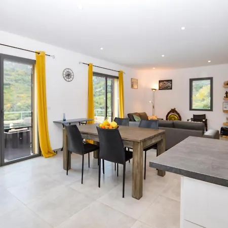 4 Bedroom Gorgeous In * Feliceto