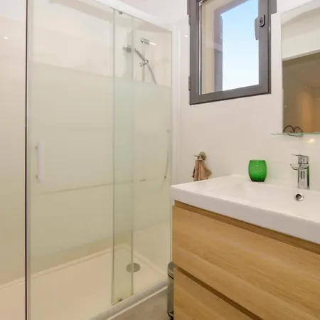 4 Bedroom Gorgeous In Hébergement de vacances *