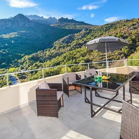 4 Bedroom Gorgeous In Dom wakacyjny *