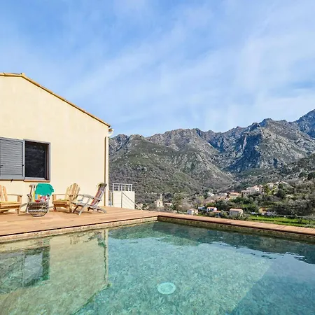 4 Bedroom Gorgeous In Hébergement de vacances Feliceto